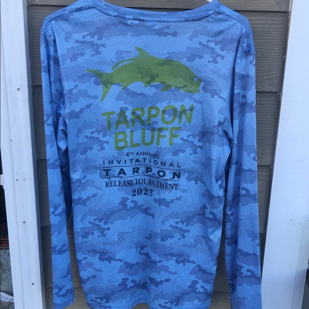 EUC tarpon fishing tee digital dot blue